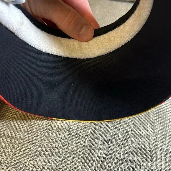 ‼️RARE HARD TO FIND‼️ VINTAGE DISNEY WINNIE THE POOH COTTON SUNVISOR SHIELD - Picture 5 of 9